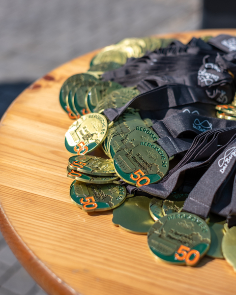 Die wohlverdiente Medaille | Bergische 50 · Das Sport-Event im Bergischen Land